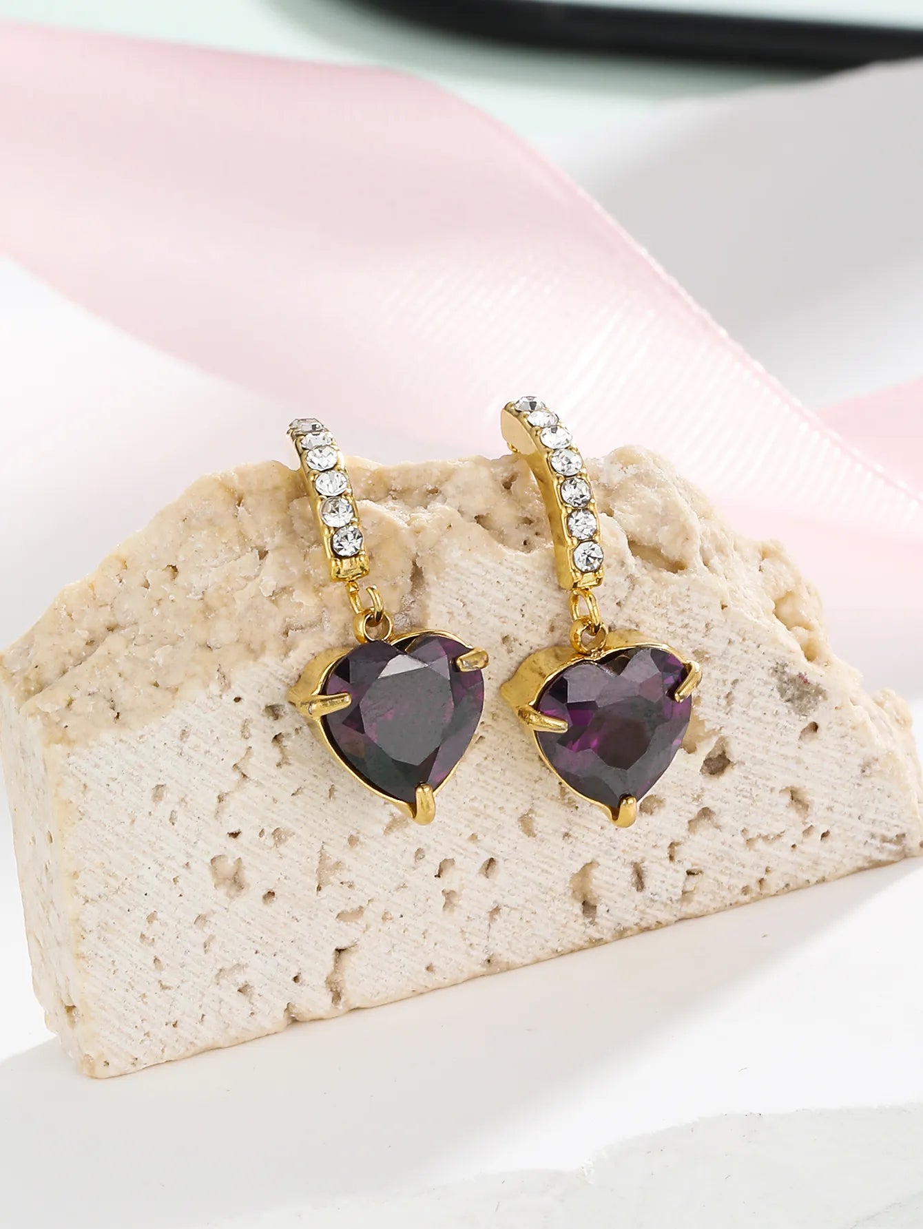 Everyday Heart Drop Earrings – Minimalist Gold Sparkle