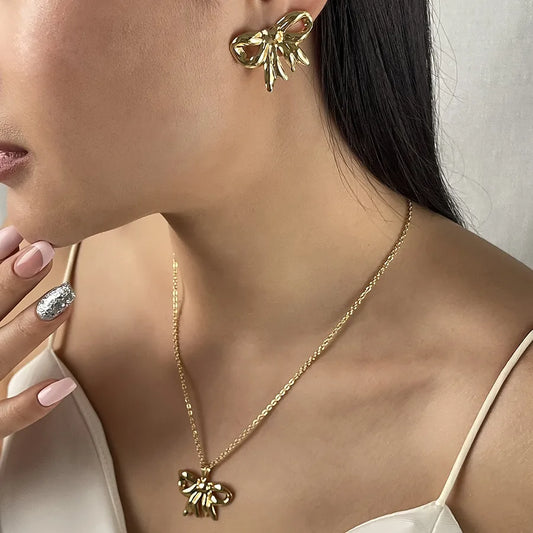 Refined bow knot necklace from the Azure Coast Statement Set – beachy, romantic jewelry for women